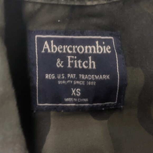 Abercrombie & Fitch Size XS Camo Button Down Long Sleeves - Picture 7 of 13